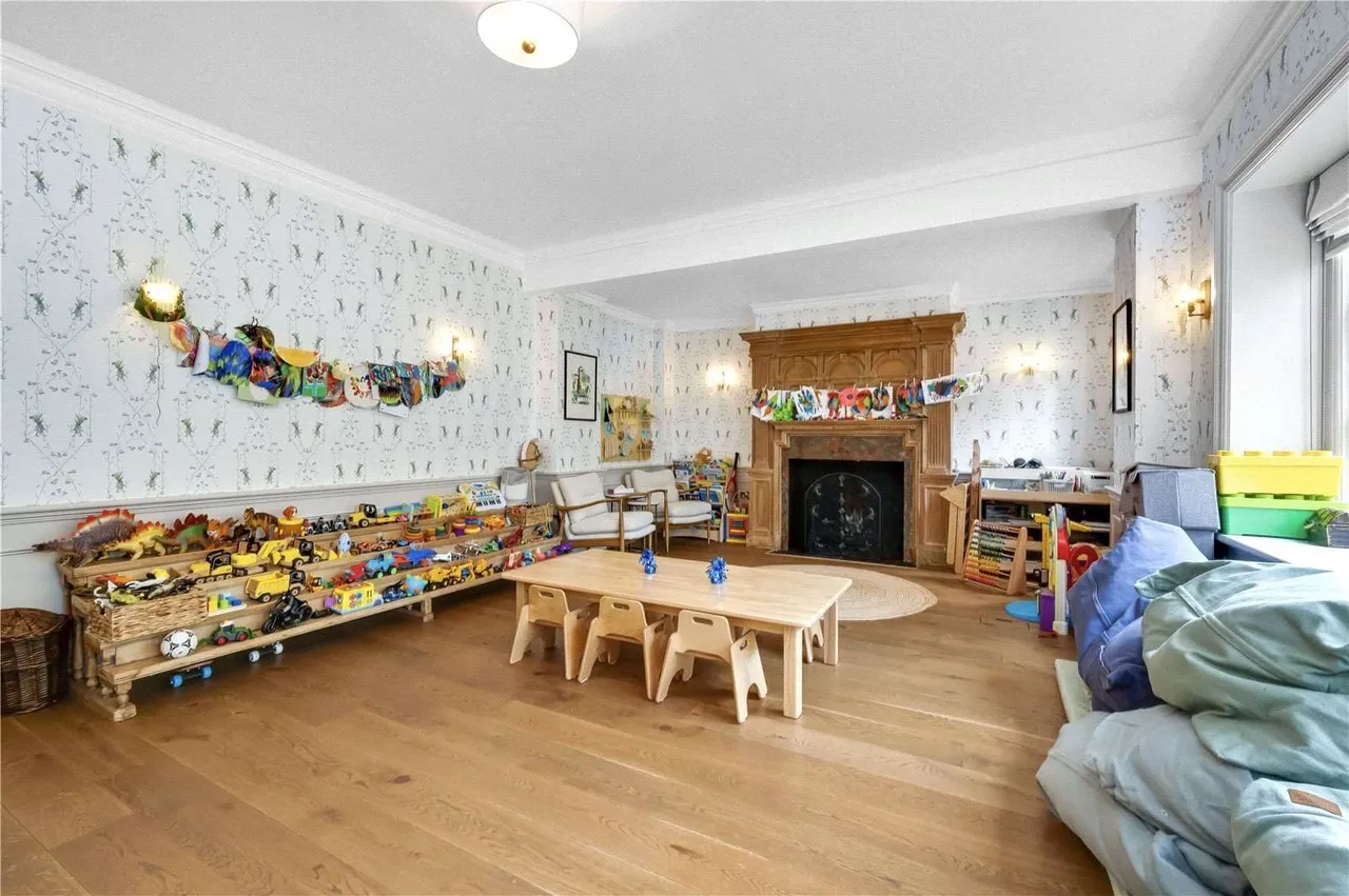 Priors Hatch Lane, Hurtmore, Godalming, Surrey, GU7 2RJ, photo 12