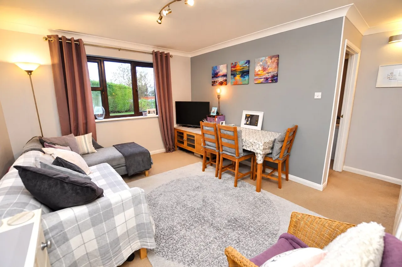 Belvedere Close, Guildford, GU2, photo 4