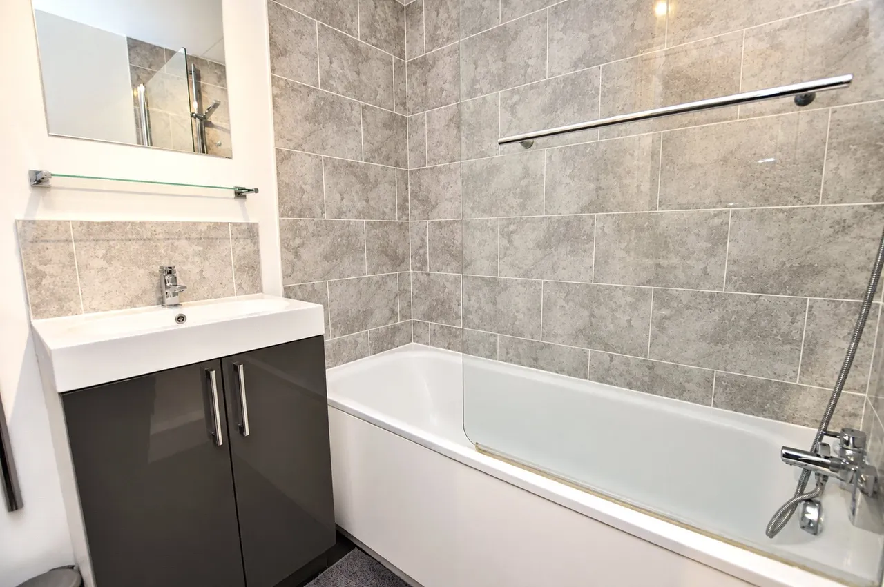 Belvedere Close, Guildford, GU2, photo 6