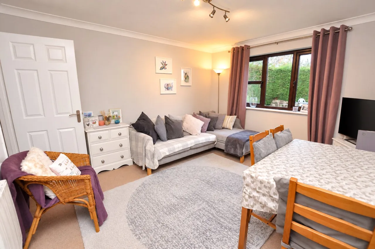 Belvedere Close, Guildford, GU2, photo 5