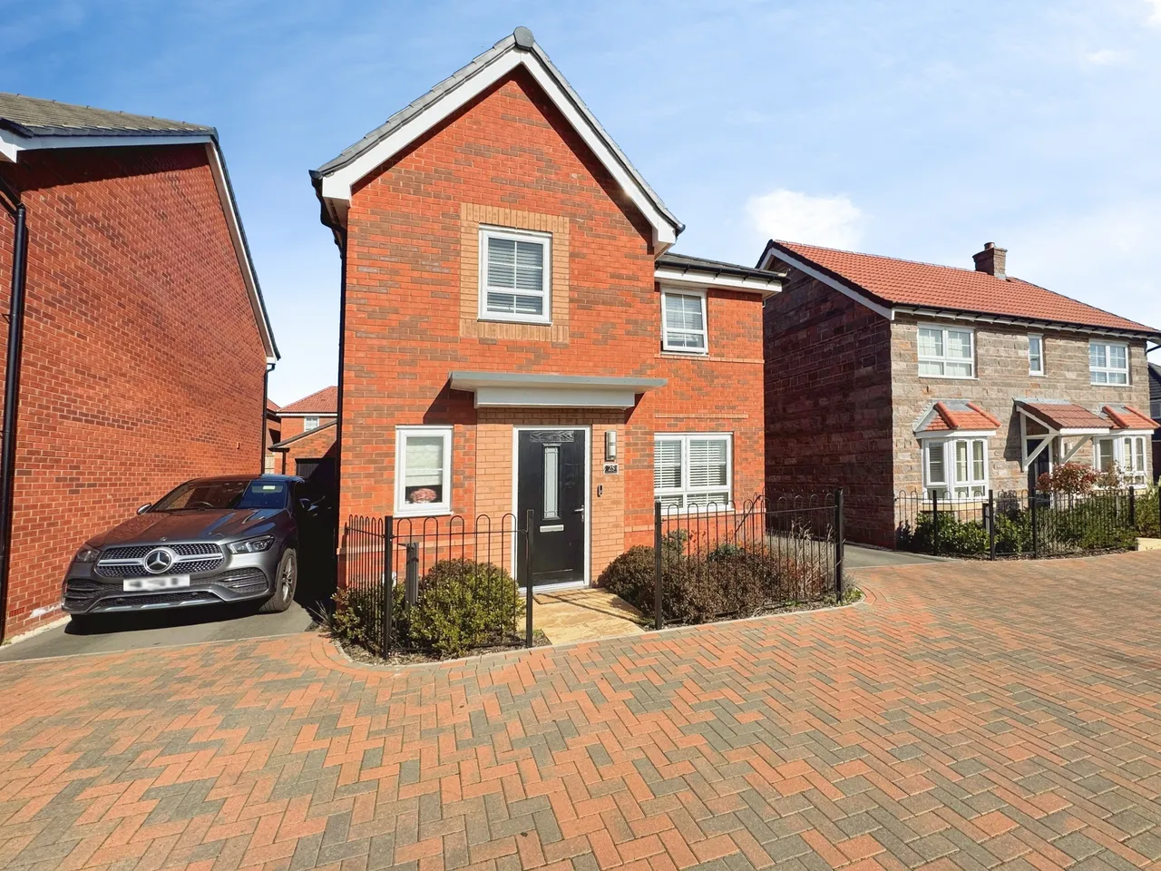4 bed house for sale — Prospero Drive, Wellingborough