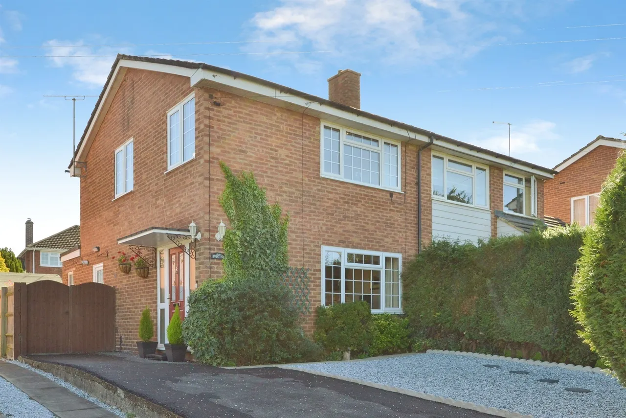 3 bed house for sale, Green Way, Newton Longville, MK17