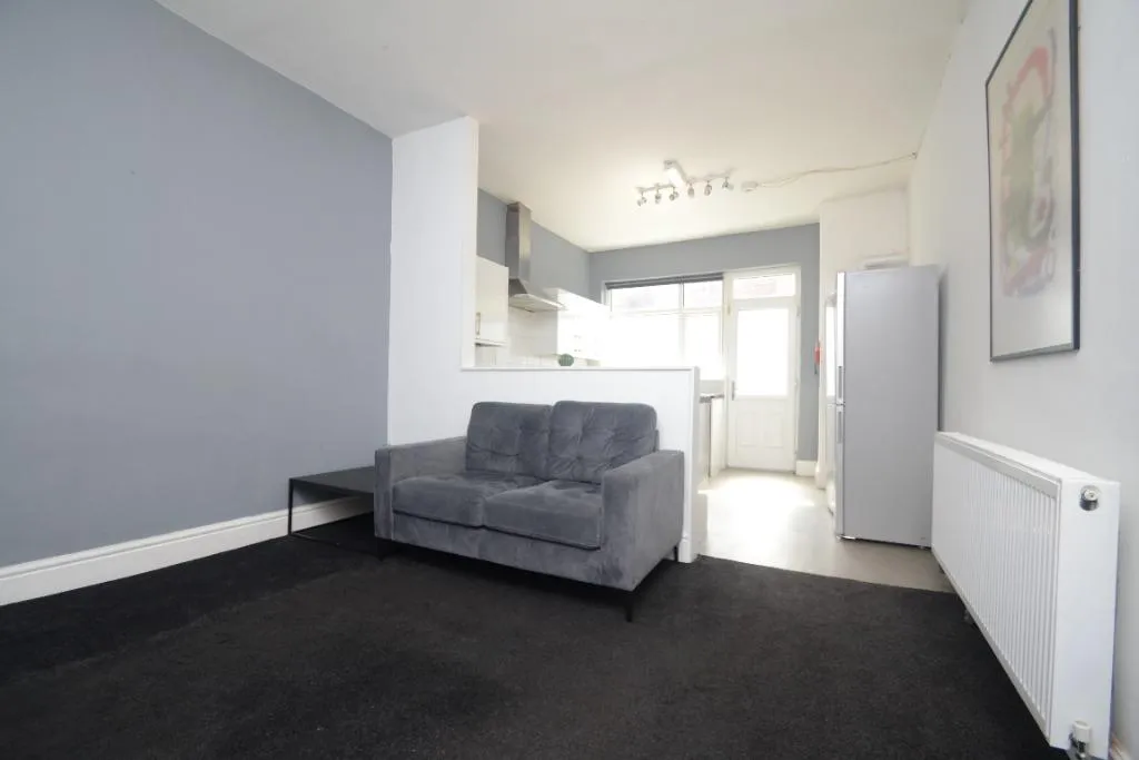 Argyle Avenue, Victoria Park, M14, photo 12