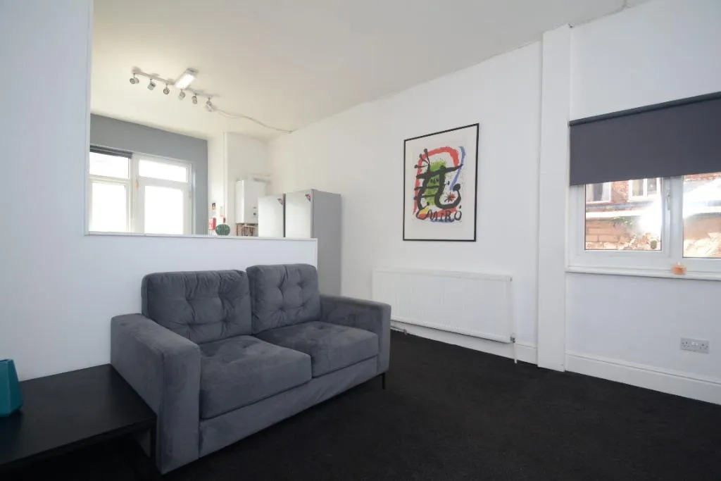 Argyle Avenue, Victoria Park, M14, photo 13