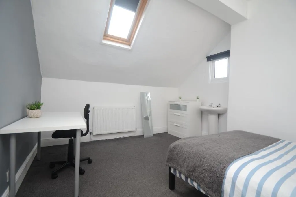 Argyle Avenue, Victoria Park, M14, photo 9