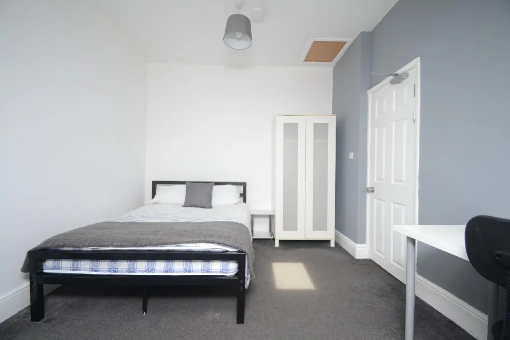 Argyle Avenue, Victoria Park, M14, photo 7