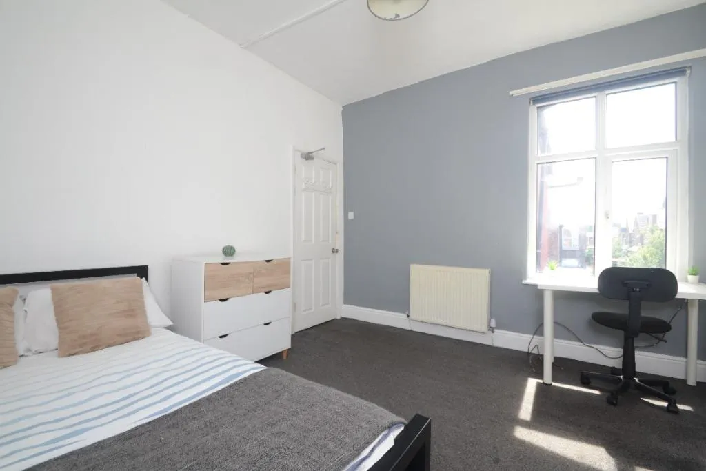 Argyle Avenue, Victoria Park, M14, photo 6