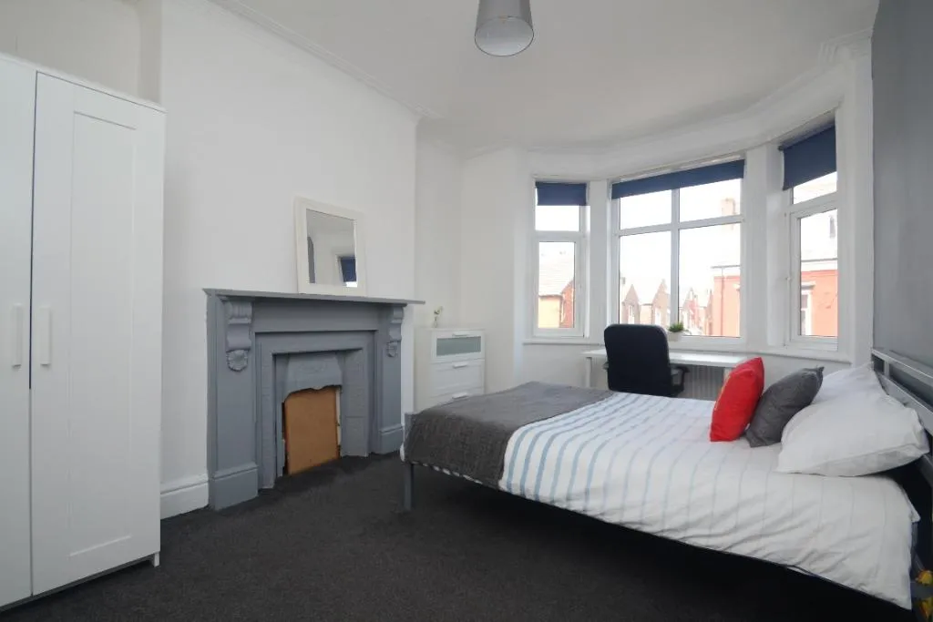 Argyle Avenue, Victoria Park, M14, photo 2