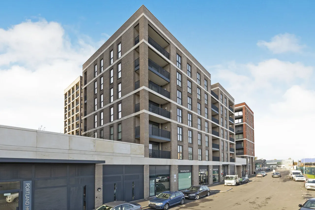 2 bed flat for sale, Halewood Way, Rainham, RM13