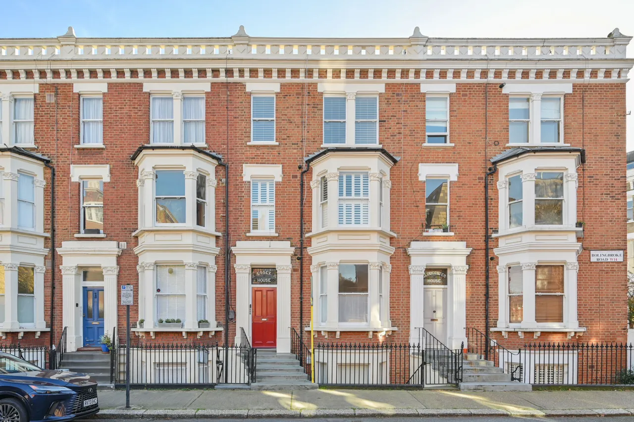 2 bed flat for sale — 89D Bolingbroke Road, London