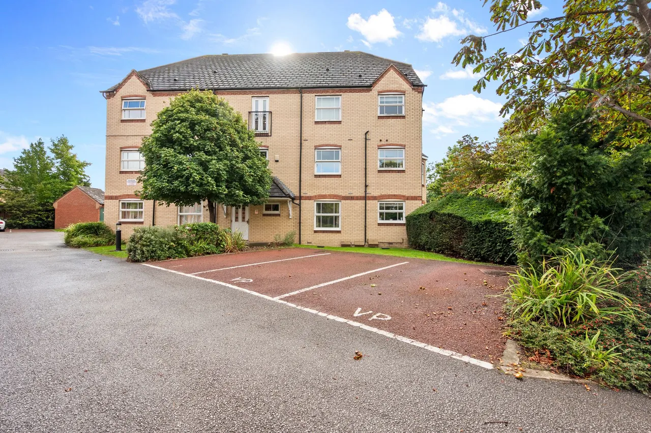 2 bed flat for sale — Flat 1, Pembroke Apartments Templeton Drive, Warrington, Fearnhead, WA2 0WW
