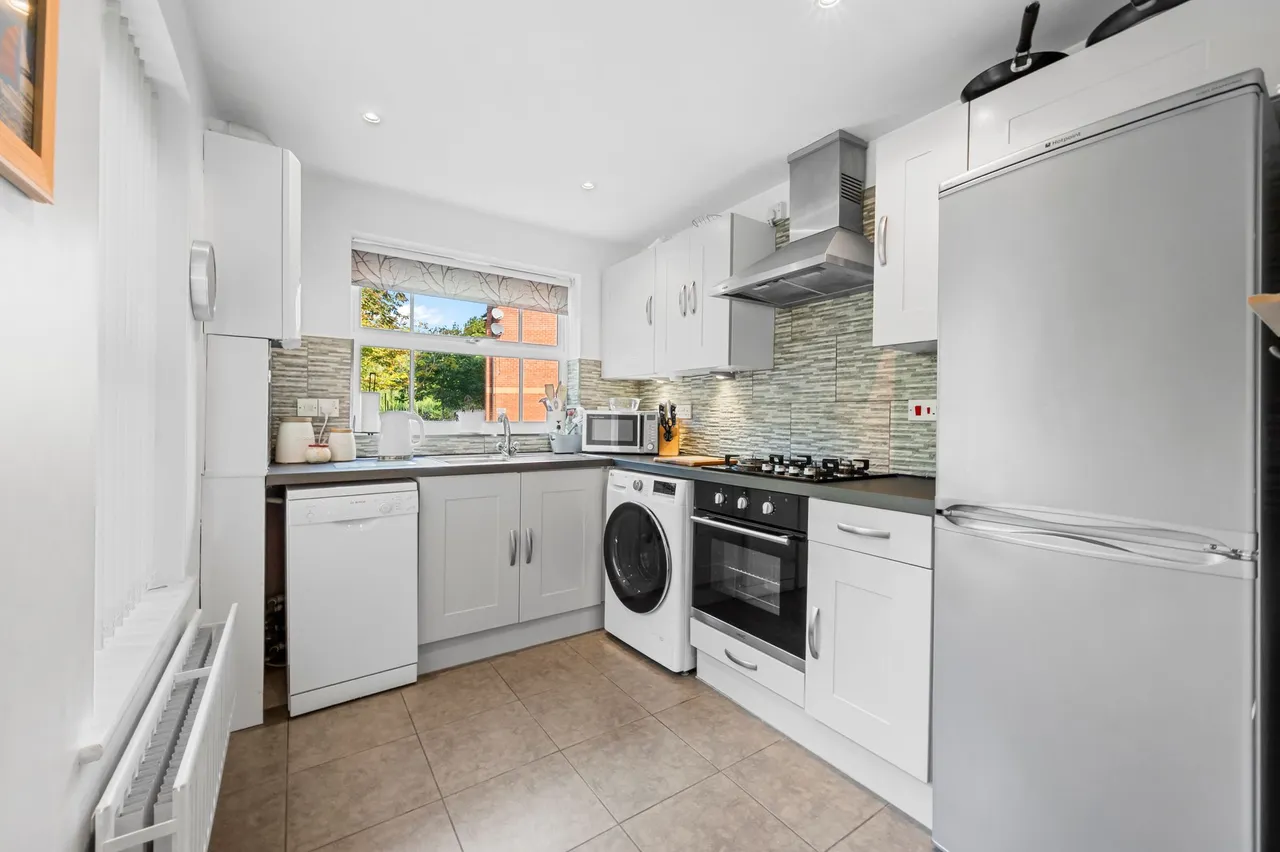 Flat 1, Pembroke Apartments Templeton Drive, Warrington, Fearnhead, WA2 0WW, photo 9