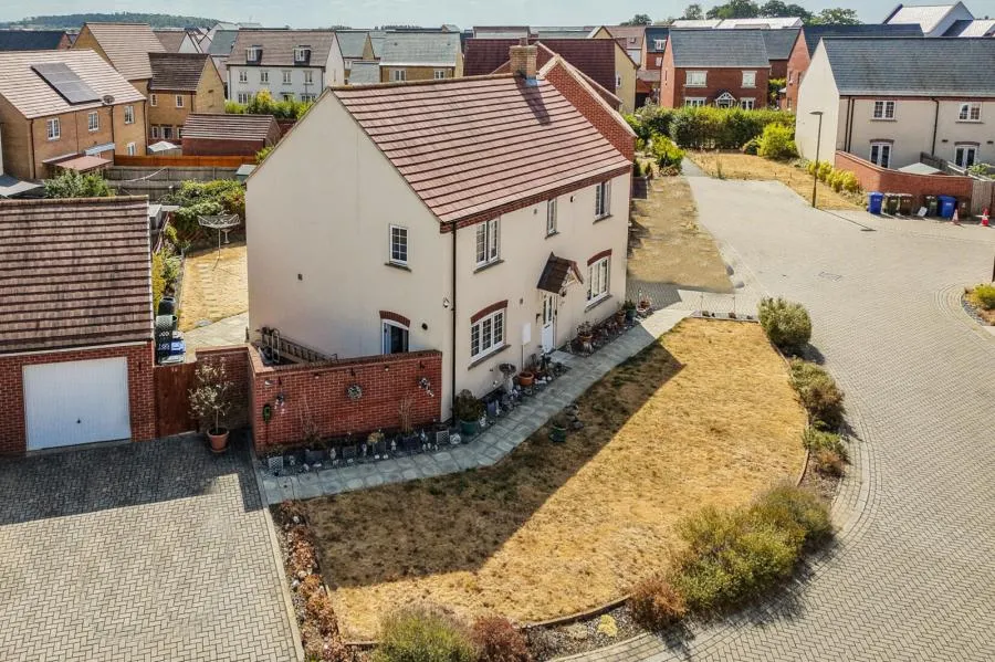 4 bed house for sale, Redcar Road, Bicester, OX26