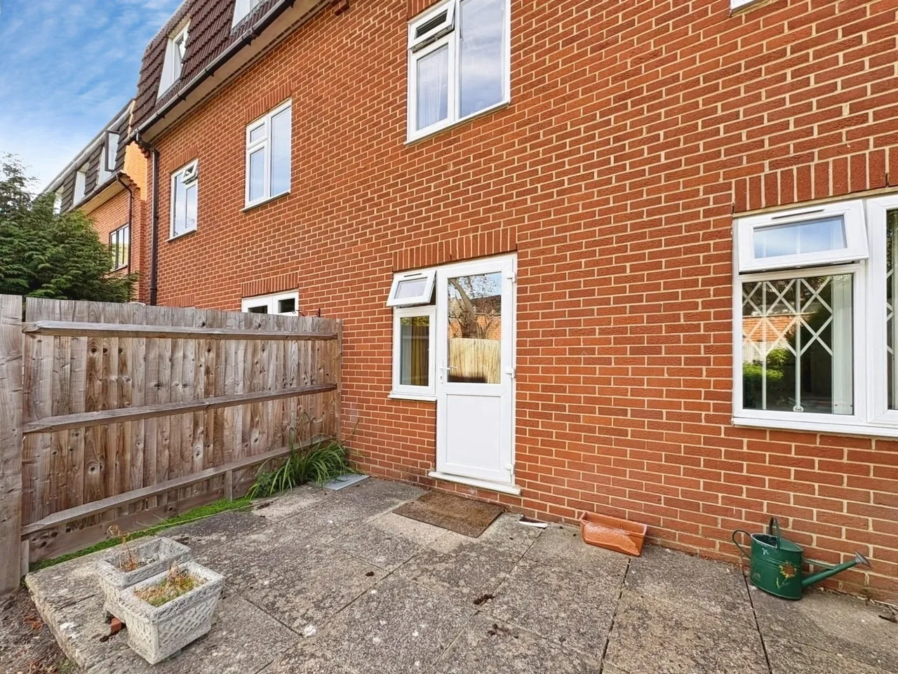 2 bed flat to rent, Park Road, Camberley, GU15