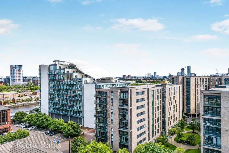2 bed flat for sale — Ottinger Close, Salford, M50