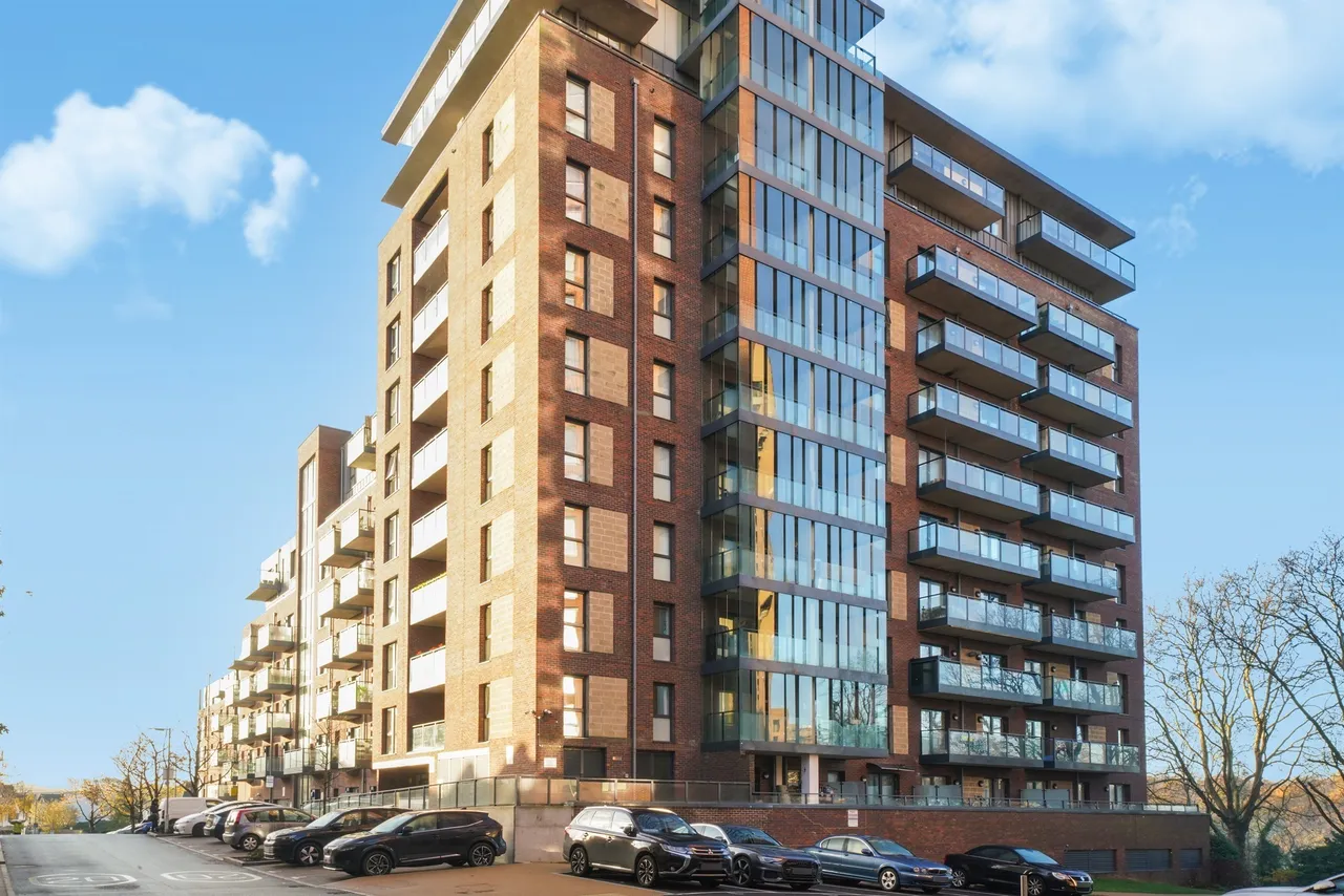 1 bed flat for sale — Shearwater Drive, London