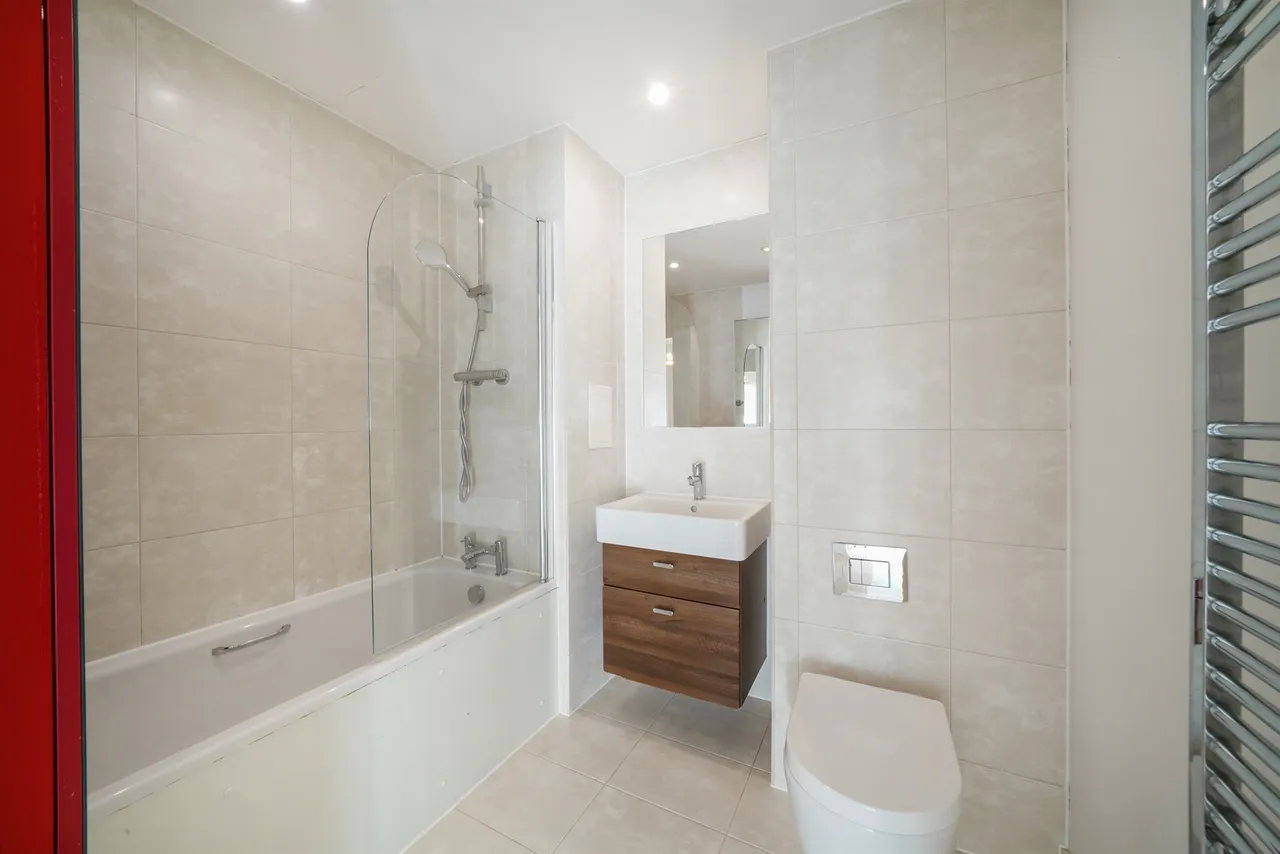 Shearwater Drive, London, photo 12