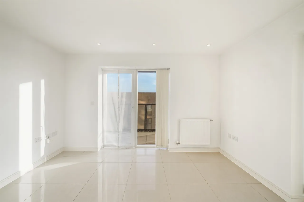 Shearwater Drive, London, photo 10