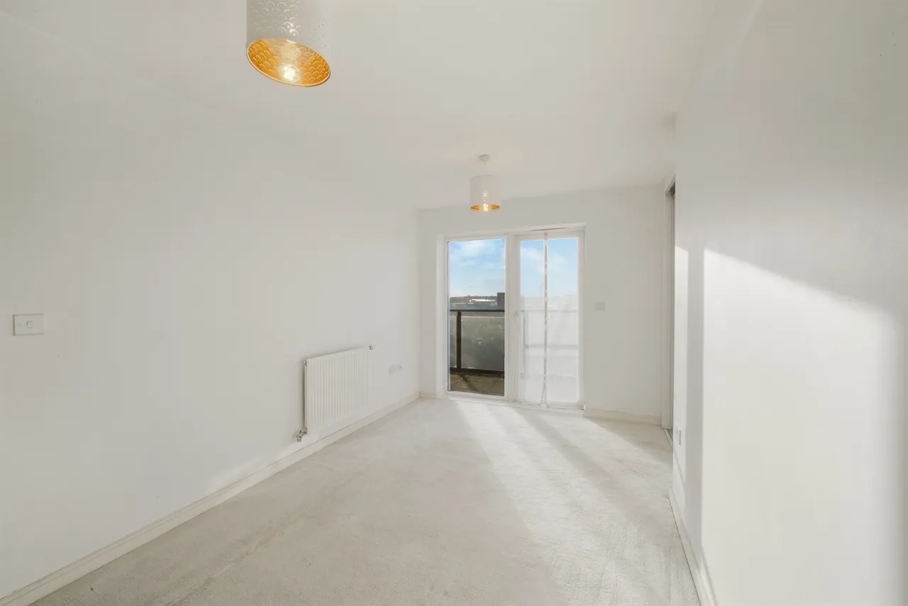 Shearwater Drive, London, photo 5