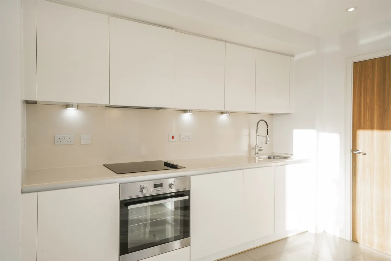 Shearwater Drive, London, photo 11