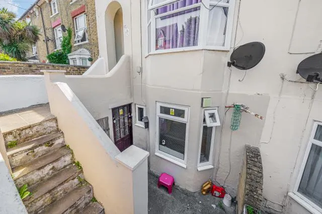 Hencroft Street South, Slough, SL1, photo 5
