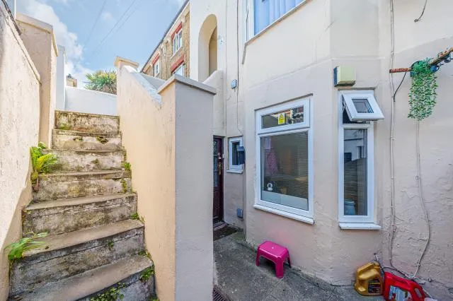 Hencroft Street South, Slough, SL1, photo 13