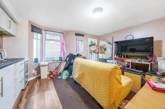 Hencroft Street South, Slough, SL1, photo 8