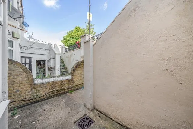 Hencroft Street South, Slough, SL1, photo 14