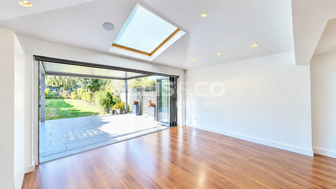 Oaklands Avenue, Watford, WD19, photo 14