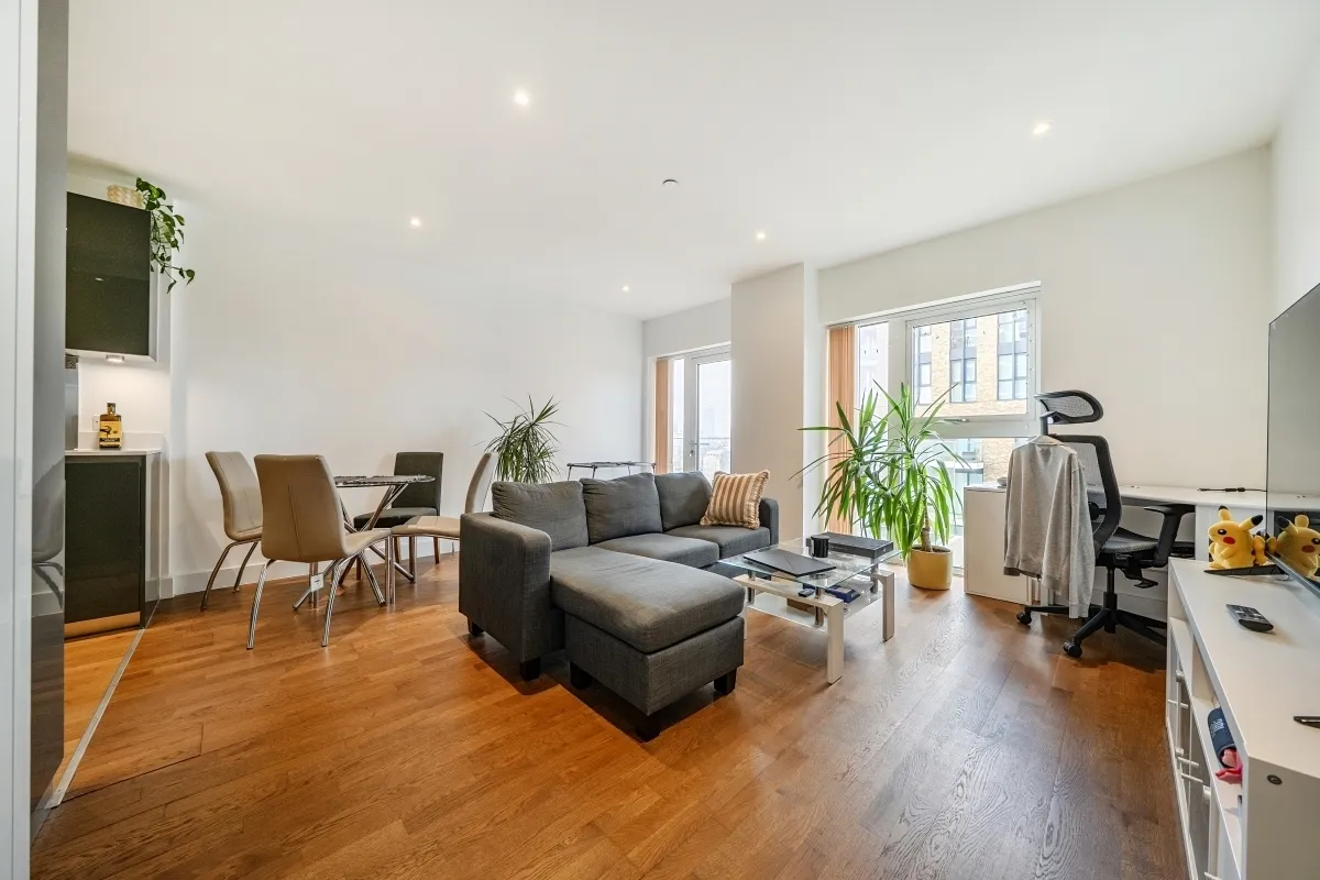 2 bed flat to rent, Victory Parade, London, SE18