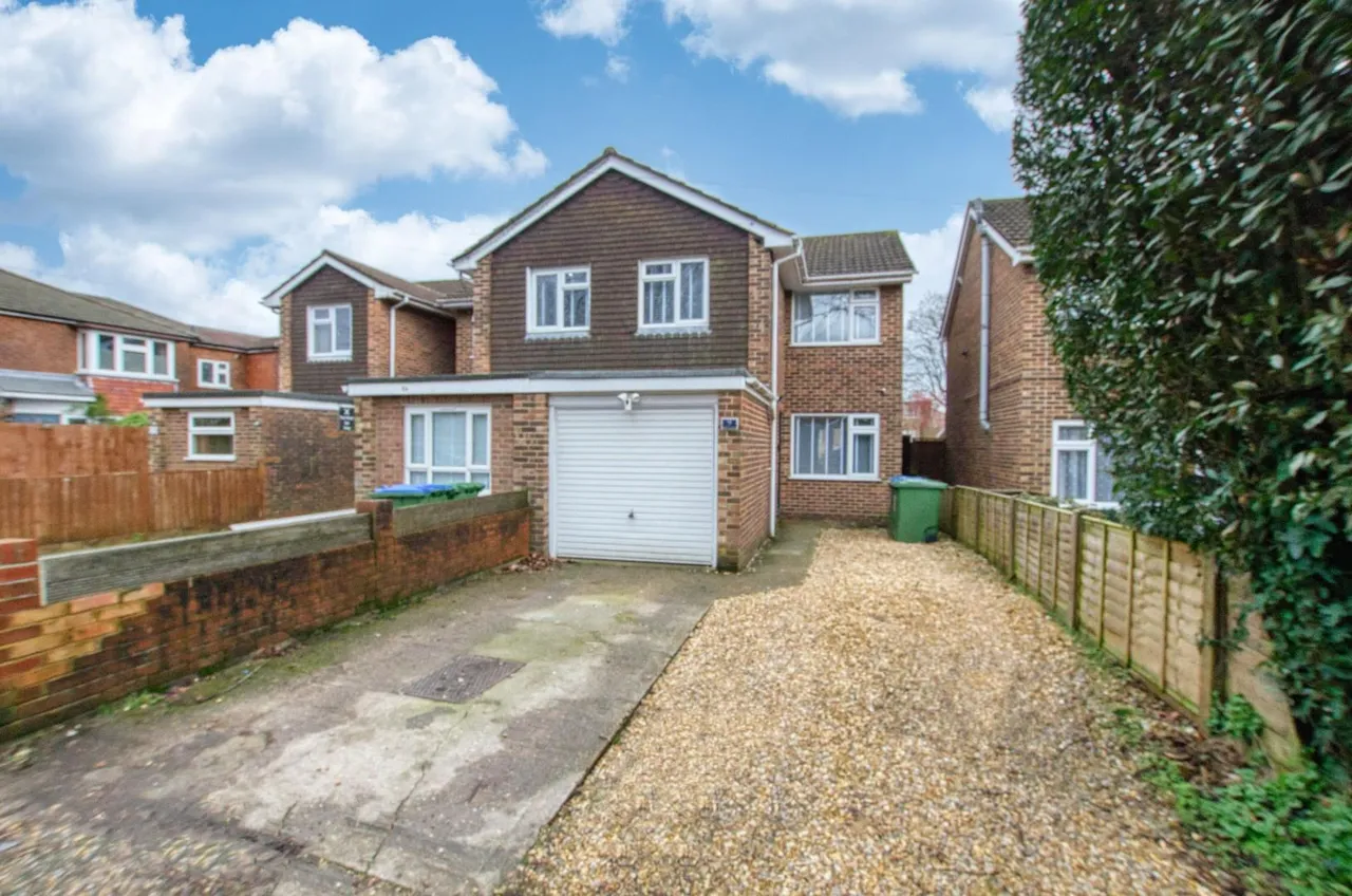 3 bed house for sale — Panwell Road, Bitterne Village, Southampton, SO18 6BJ