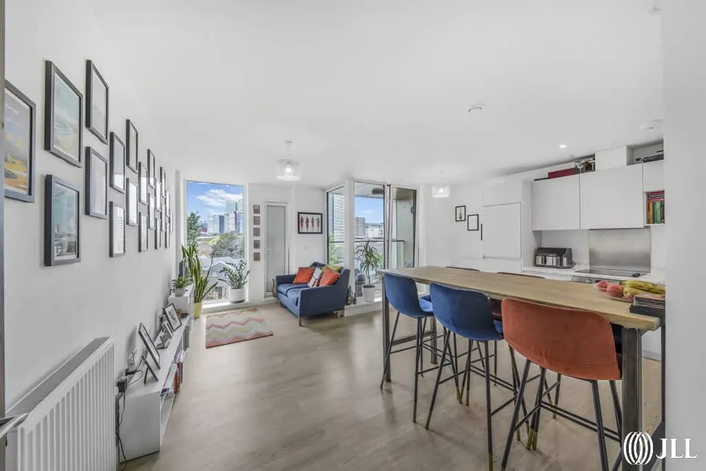 2 bed flat for sale, Jupp Road West, London, E15