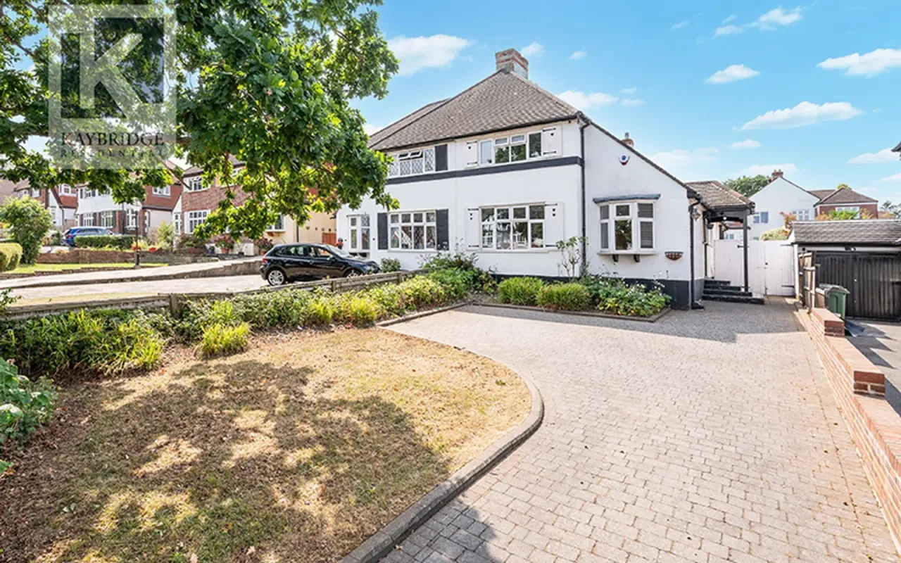 3 bed house for sale — Oaks Avenue, Worcester Park, KT4