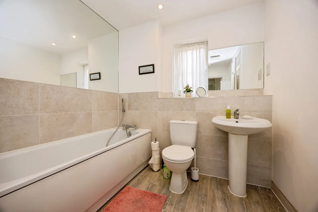 Magnolia Drive, Alfold, GU6, photo 15