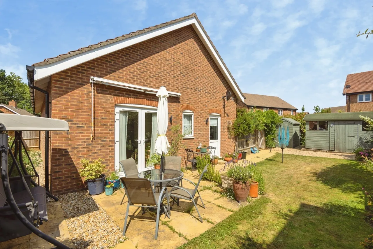 Magnolia Drive, Alfold, GU6, photo 19