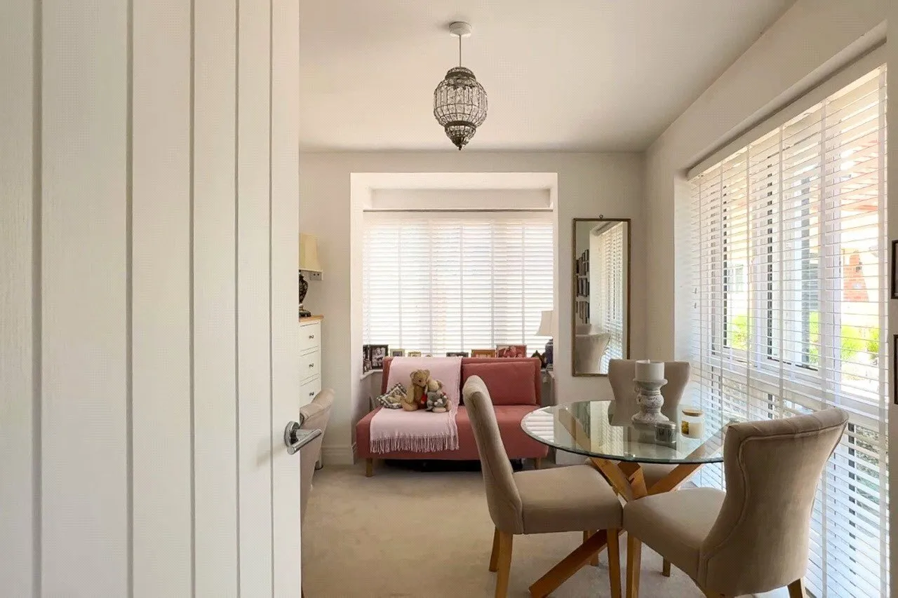 Magnolia Drive, Alfold, GU6, photo 18