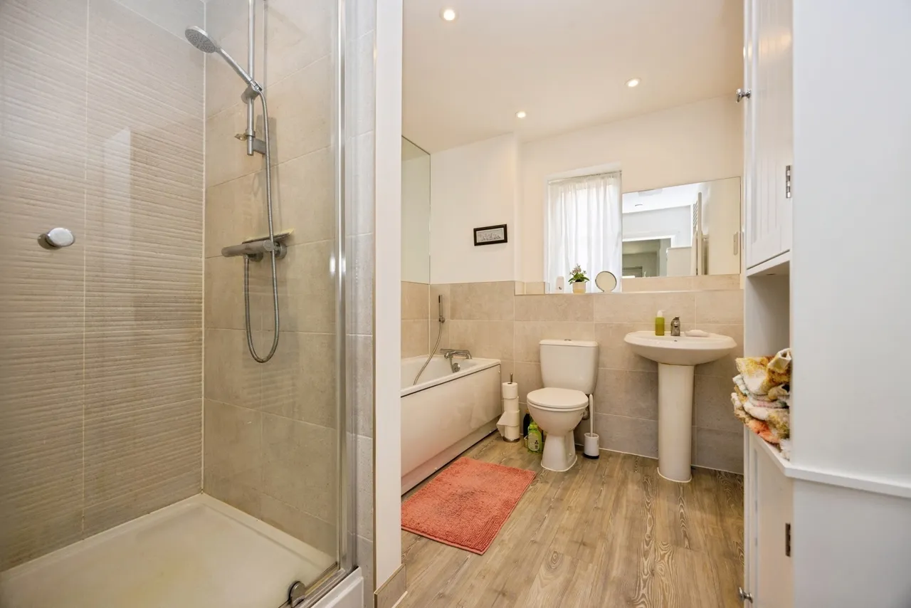 Magnolia Drive, Alfold, GU6, photo 8