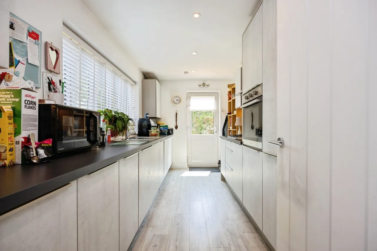 Magnolia Drive, Alfold, GU6, photo 13