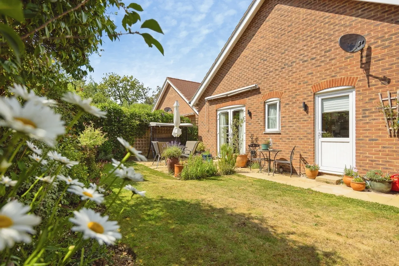 Magnolia Drive, Alfold, GU6, photo 10