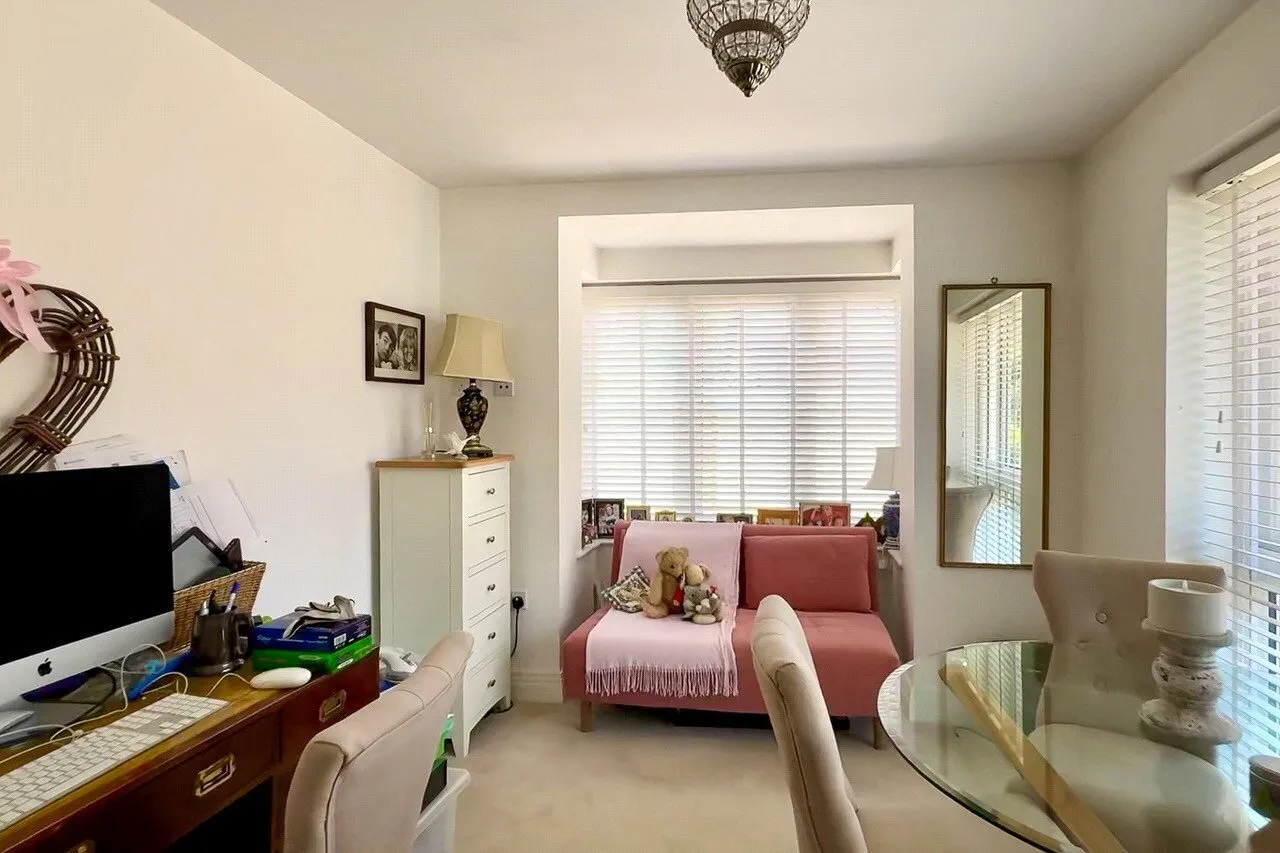 Magnolia Drive, Alfold, GU6, photo 4