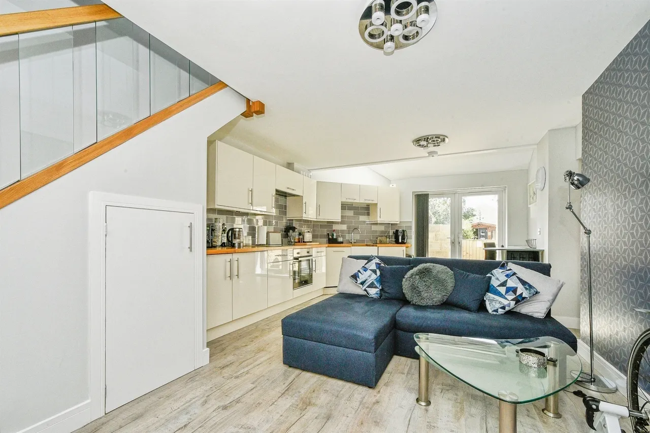 Wood Lane, Chippenham, photo 8