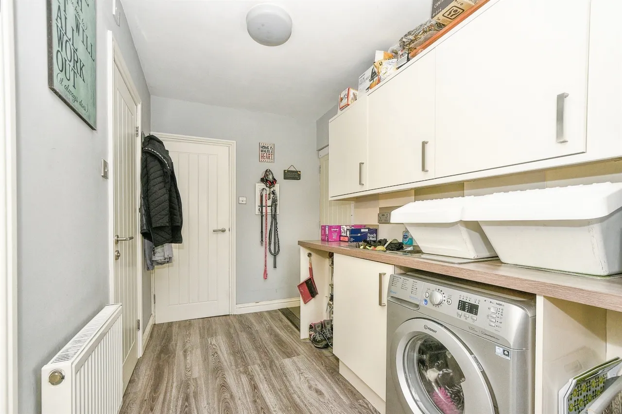 Wood Lane, Chippenham, photo 11