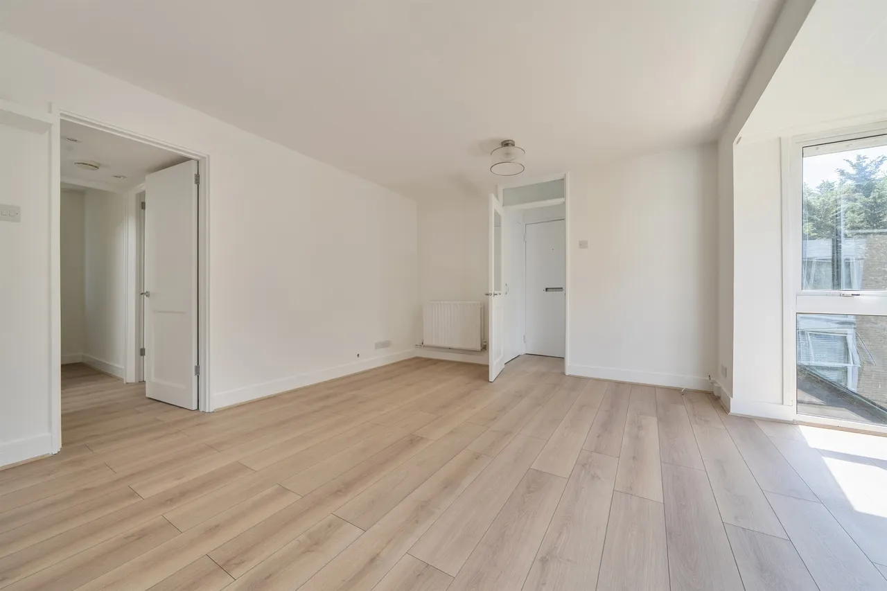 Winchester Close, Enfield, EN1, photo 4