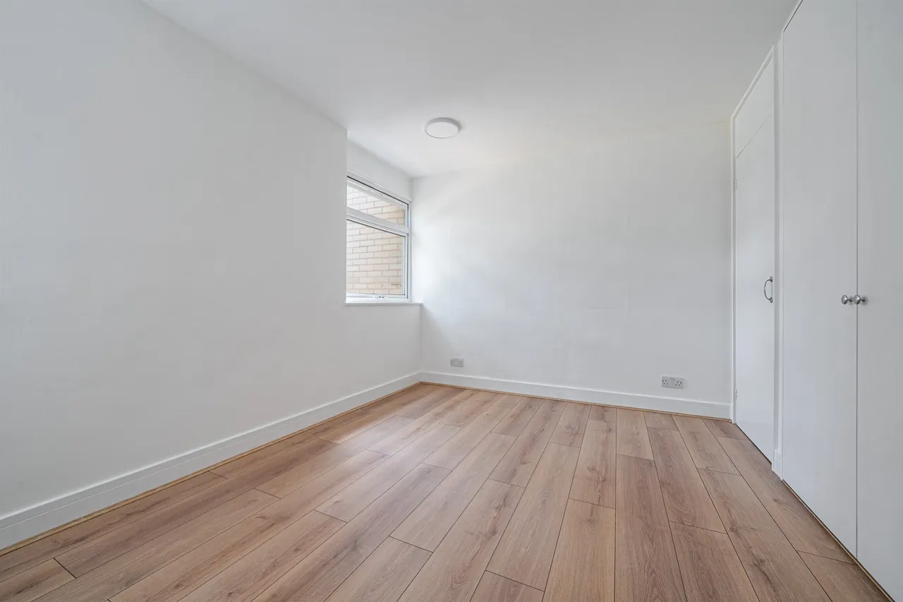 Winchester Close, Enfield, EN1, photo 6