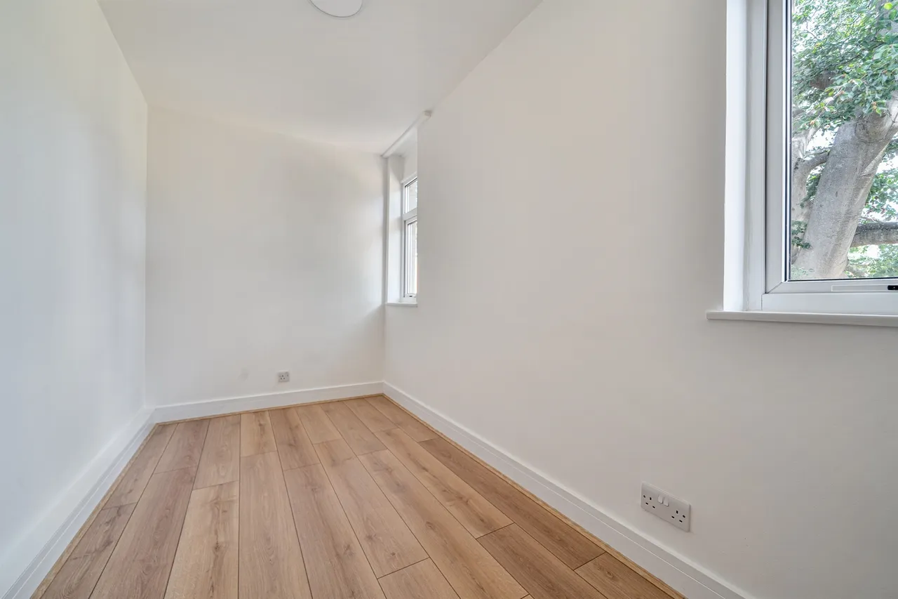 Winchester Close, Enfield, EN1, photo 8