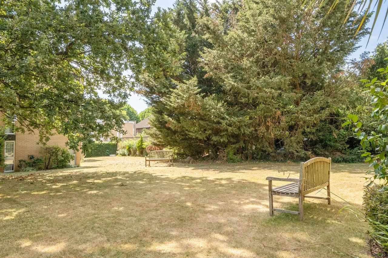 Winchester Close, Enfield, EN1, photo 10