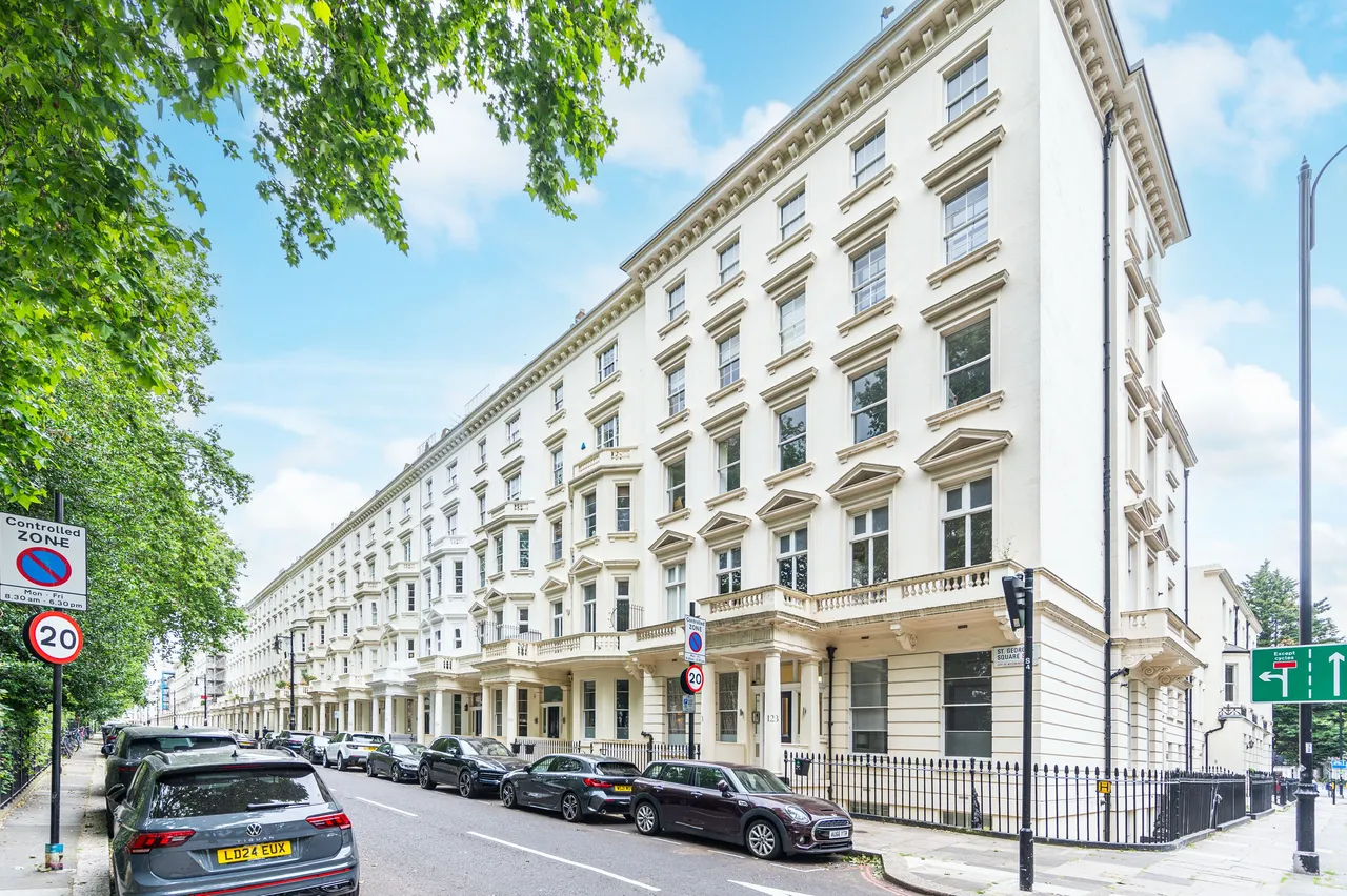 3 bed flat for sale — Flat 2, 111 St Georges Square, London