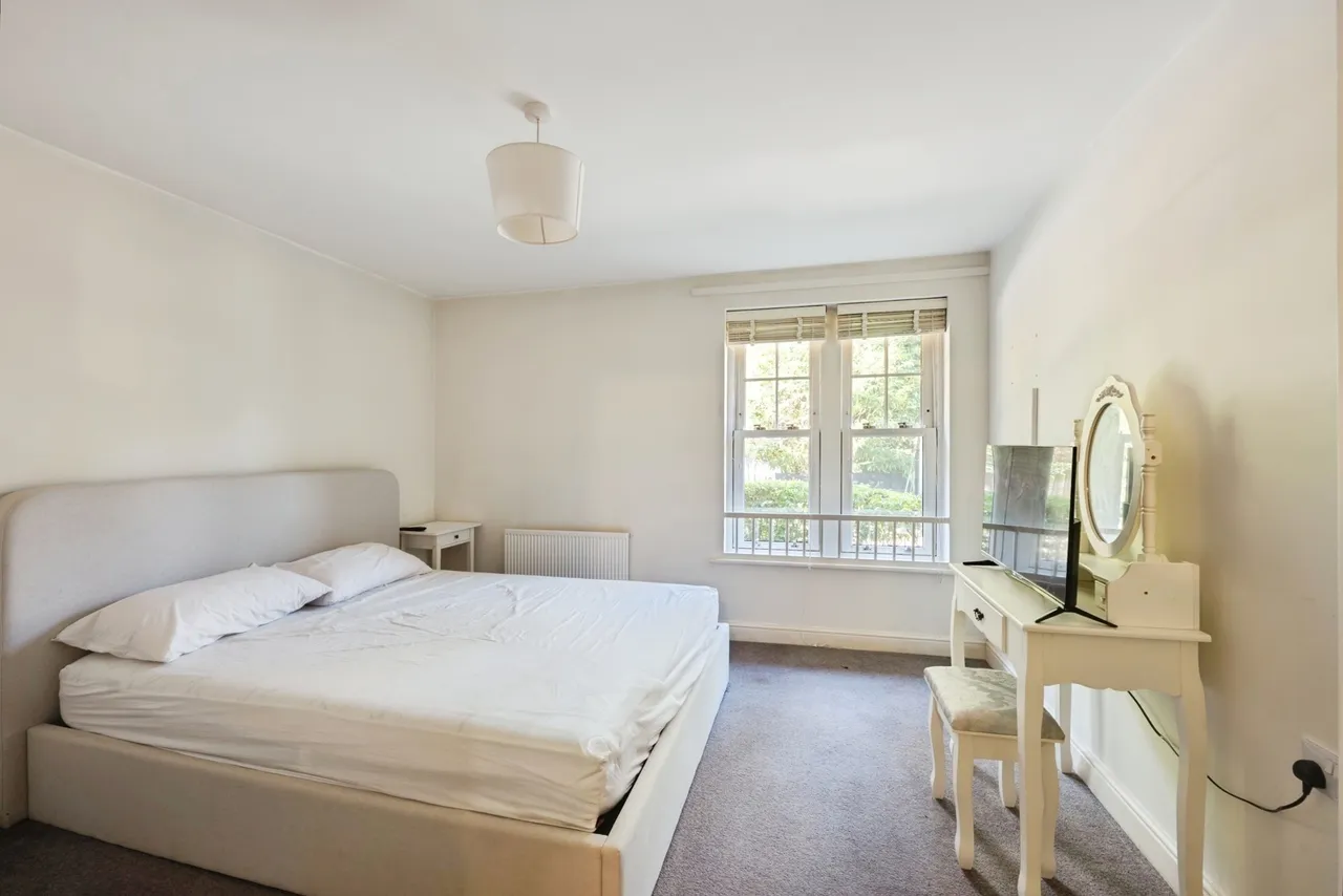 Whitepost Hill, Redhill, RH1, photo 5