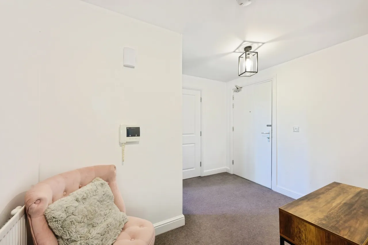 Whitepost Hill, Redhill, RH1, photo 7