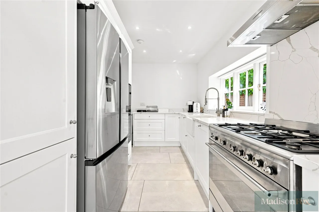High Mead, Chigwell, IG7, photo 10